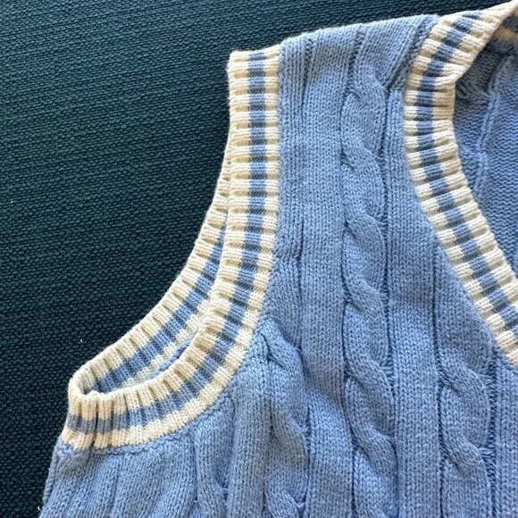 Vintage-Inspired Blue Cable Knit Sweater Vest – J. Galt Shanghai - Picture 4 of 7